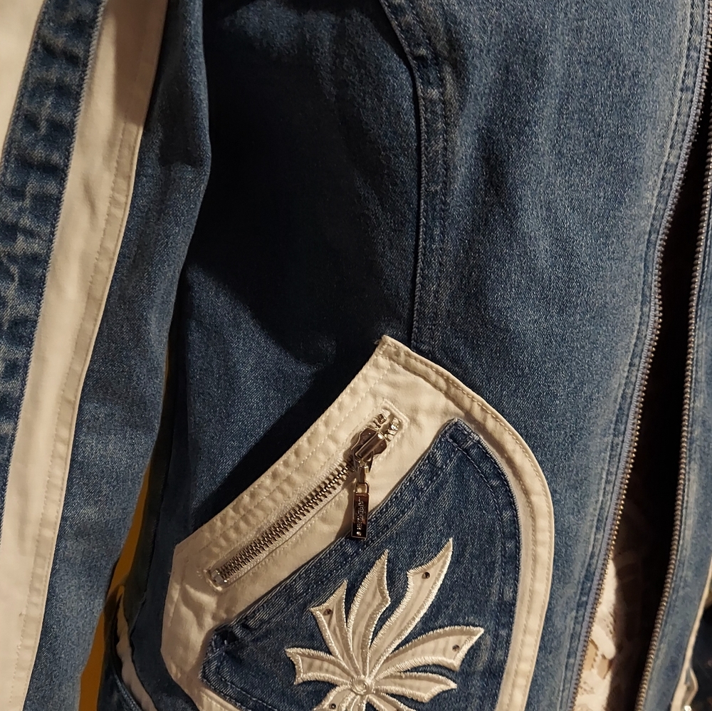 Jean jacket - Picture 2 of 4